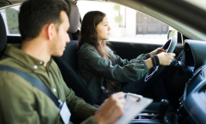 The Pros and Cons of Taking Driving Lessons Online